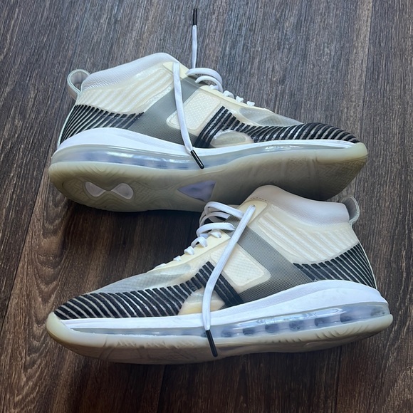 John Elliott x LeBron Icon QS - Picture 5 of 9